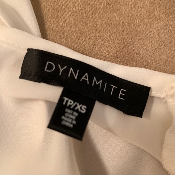 Dynamite V-Neck White Sleeveless Blouse with Lace - Picture 3 of 3